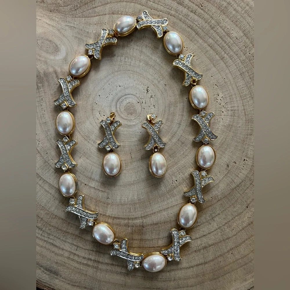 VINTAGE Nolan Miller Gilded Crystal Pearl "XOXO" Necklace and extenders. - Picture 1 of 4